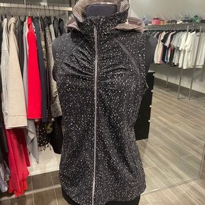 Lululemon running vest with a hoodie! Size 8
